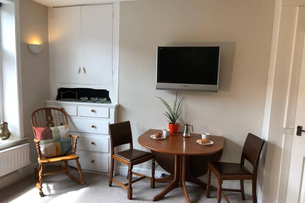 Stylish Studio Gem In The Heart Of Hebden Хебдън Бридж Екстериор снимка